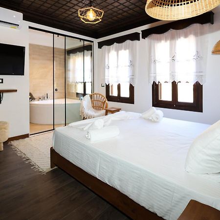 Ador Boutique Hotel Berat Zewnętrze zdjęcie