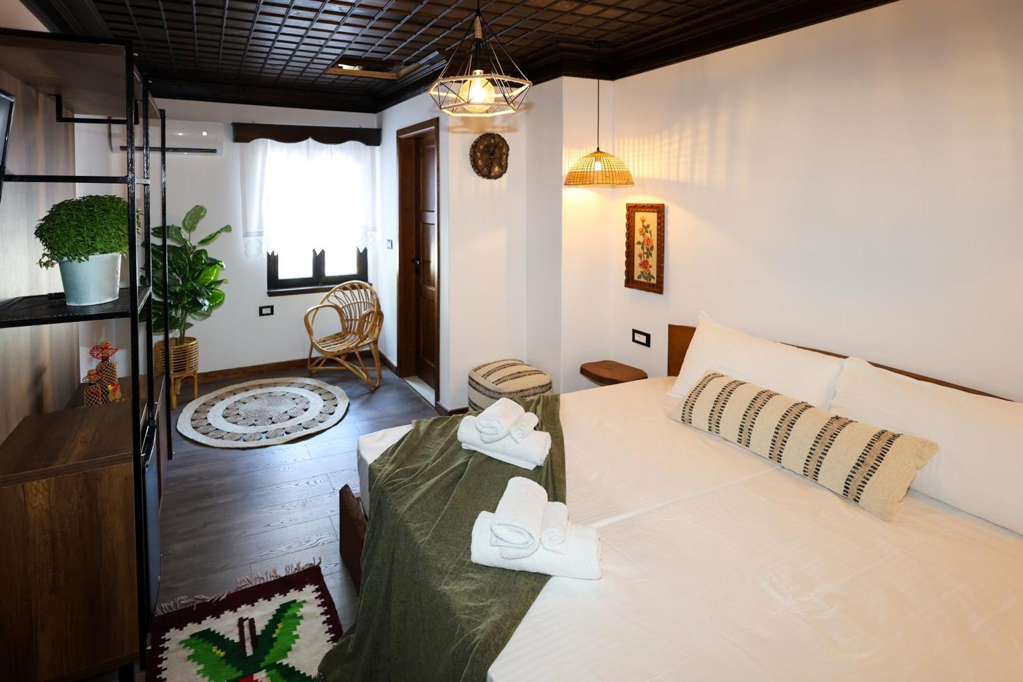 Ador Boutique Hotel Berat Zewnętrze zdjęcie