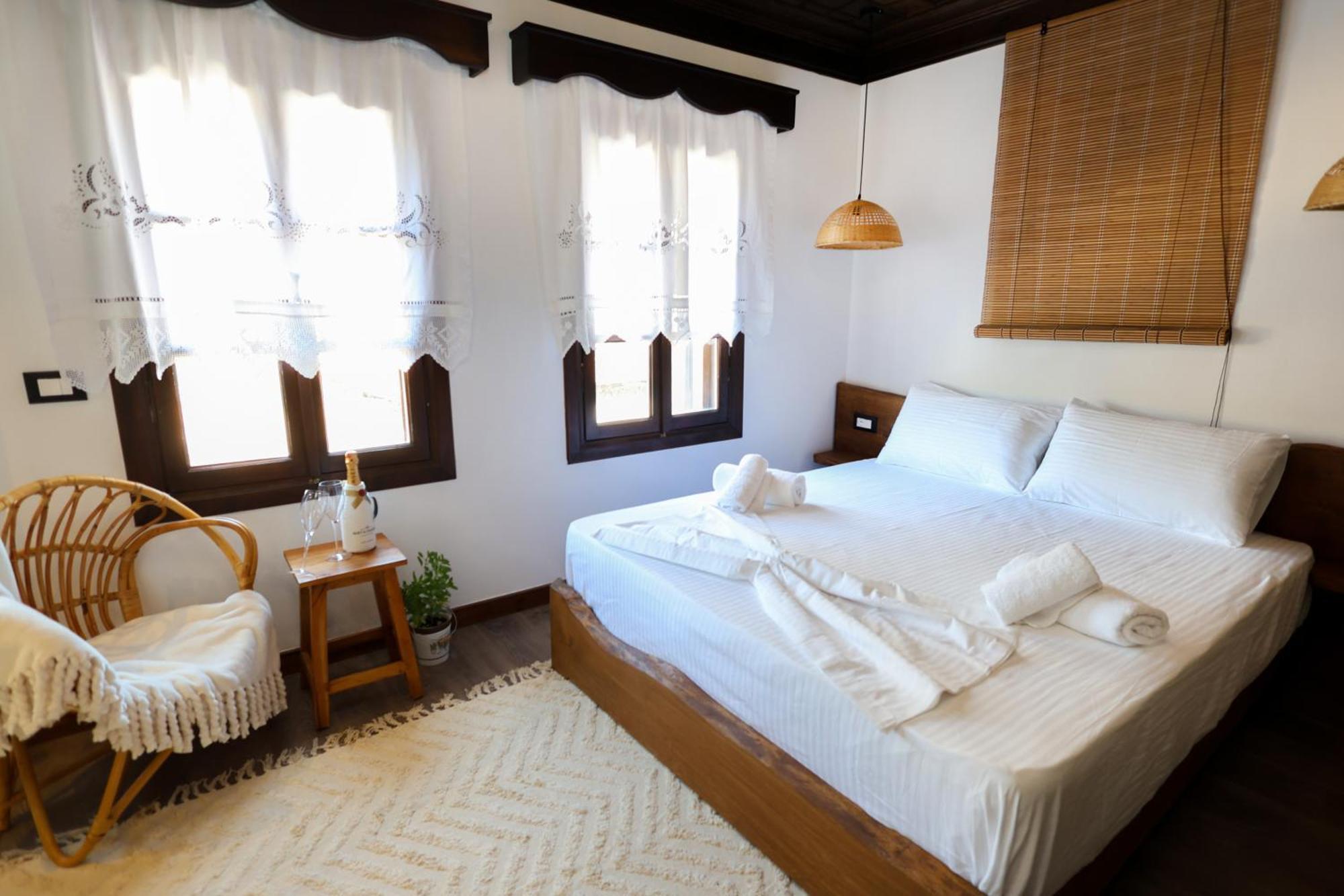 Ador Boutique Hotel Berat Zewnętrze zdjęcie