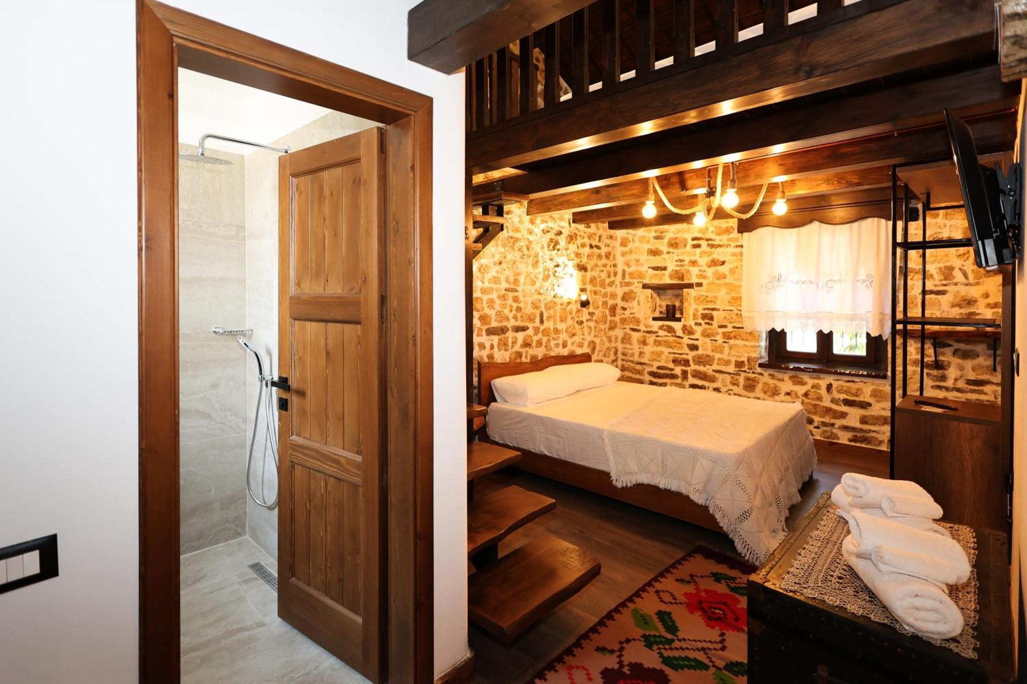 Ador Boutique Hotel Berat Zewnętrze zdjęcie