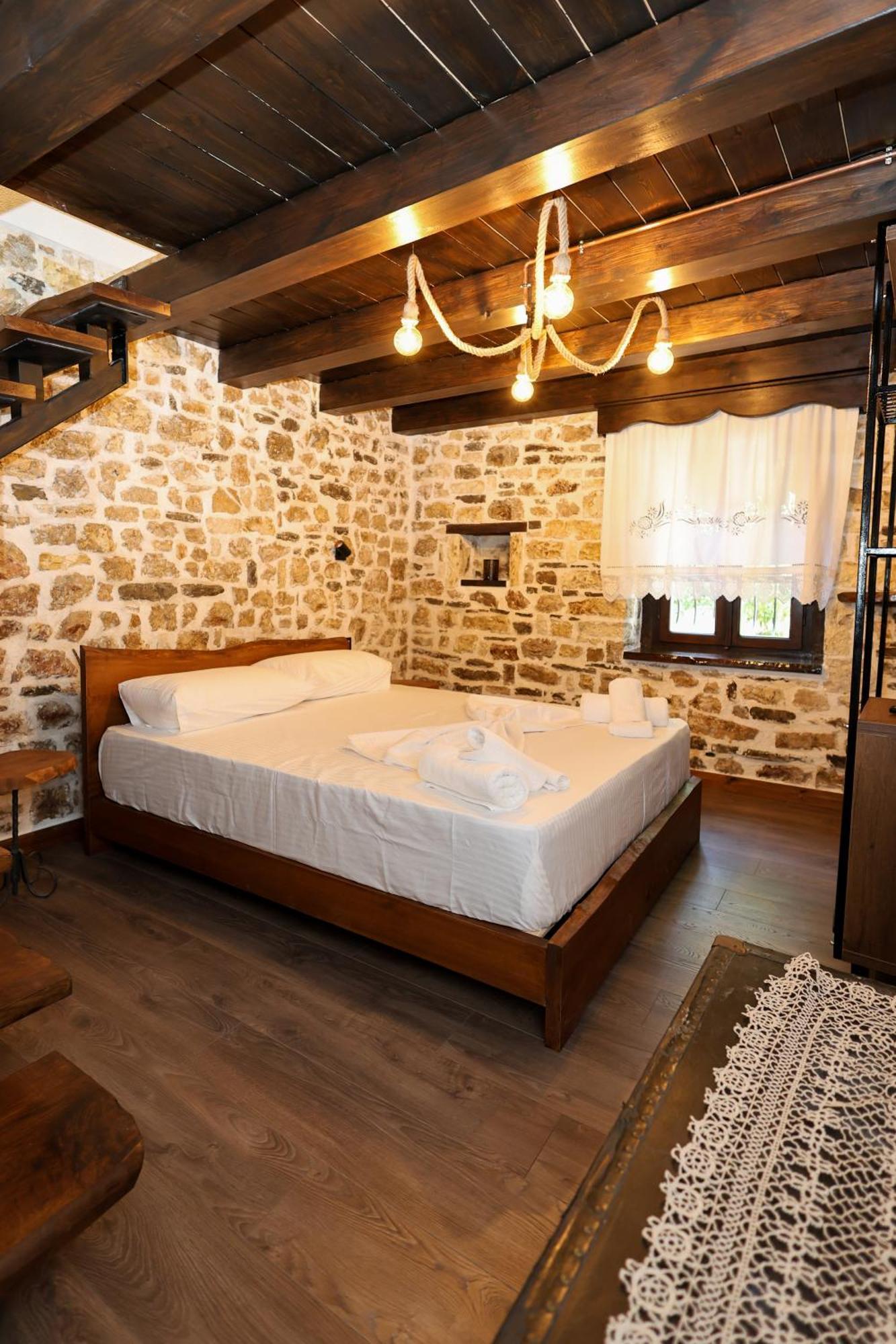 Ador Boutique Hotel Berat Zewnętrze zdjęcie