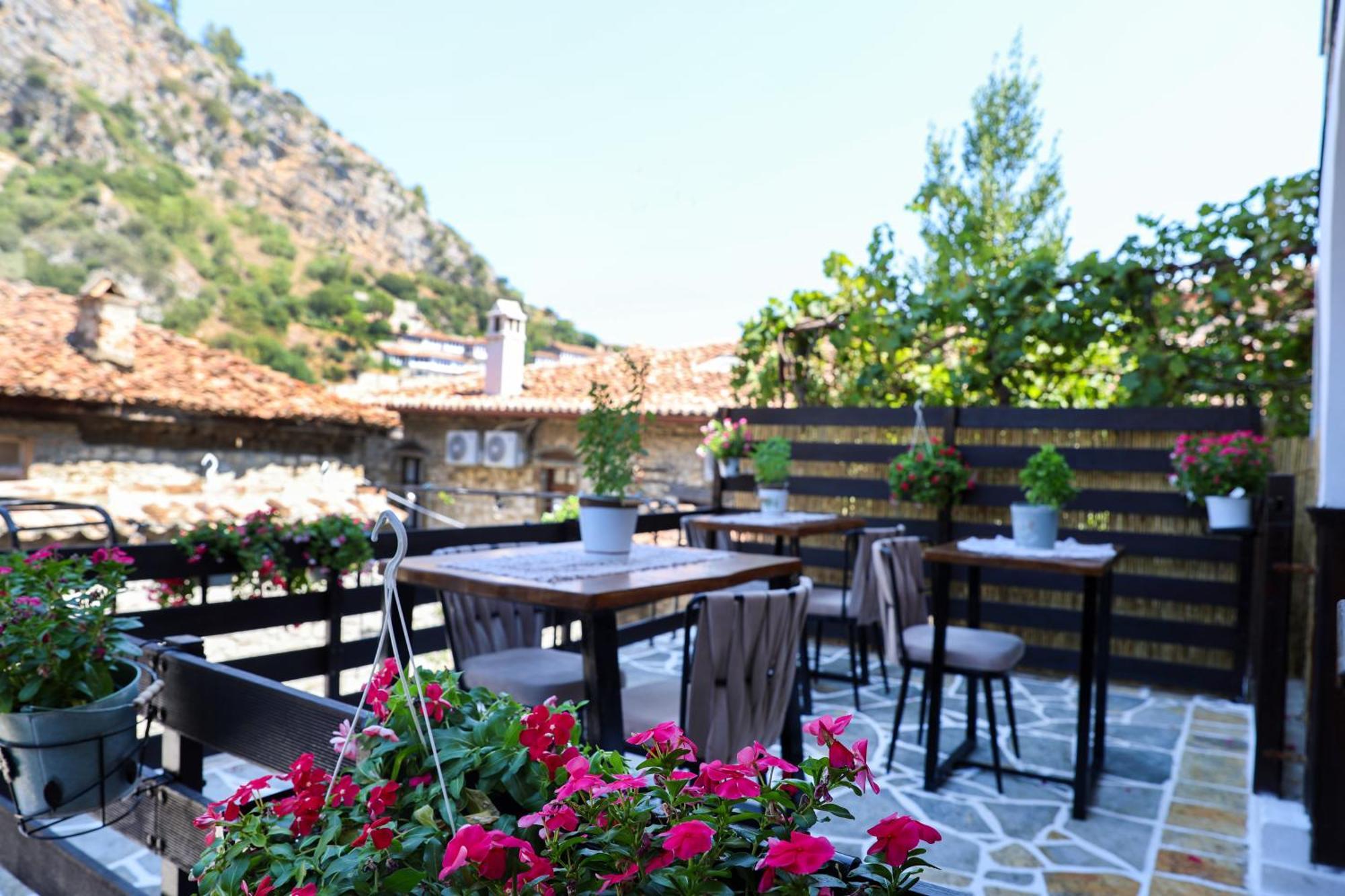 Ador Boutique Hotel Berat Zewnętrze zdjęcie