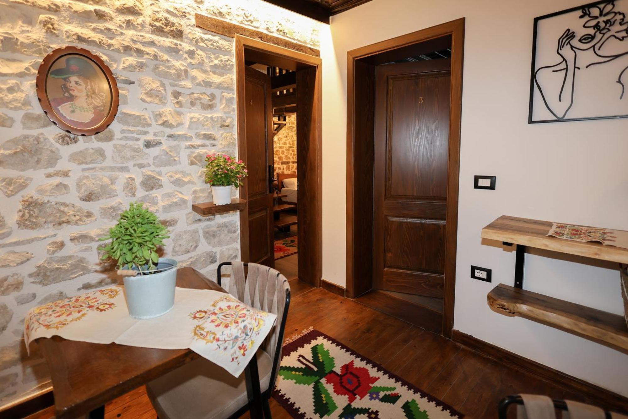 Ador Boutique Hotel Berat Zewnętrze zdjęcie