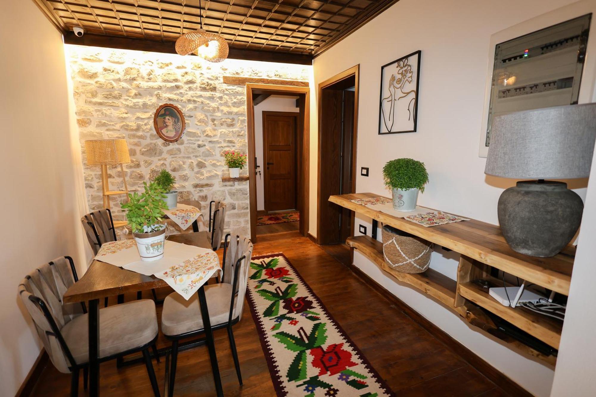 Ador Boutique Hotel Berat Zewnętrze zdjęcie