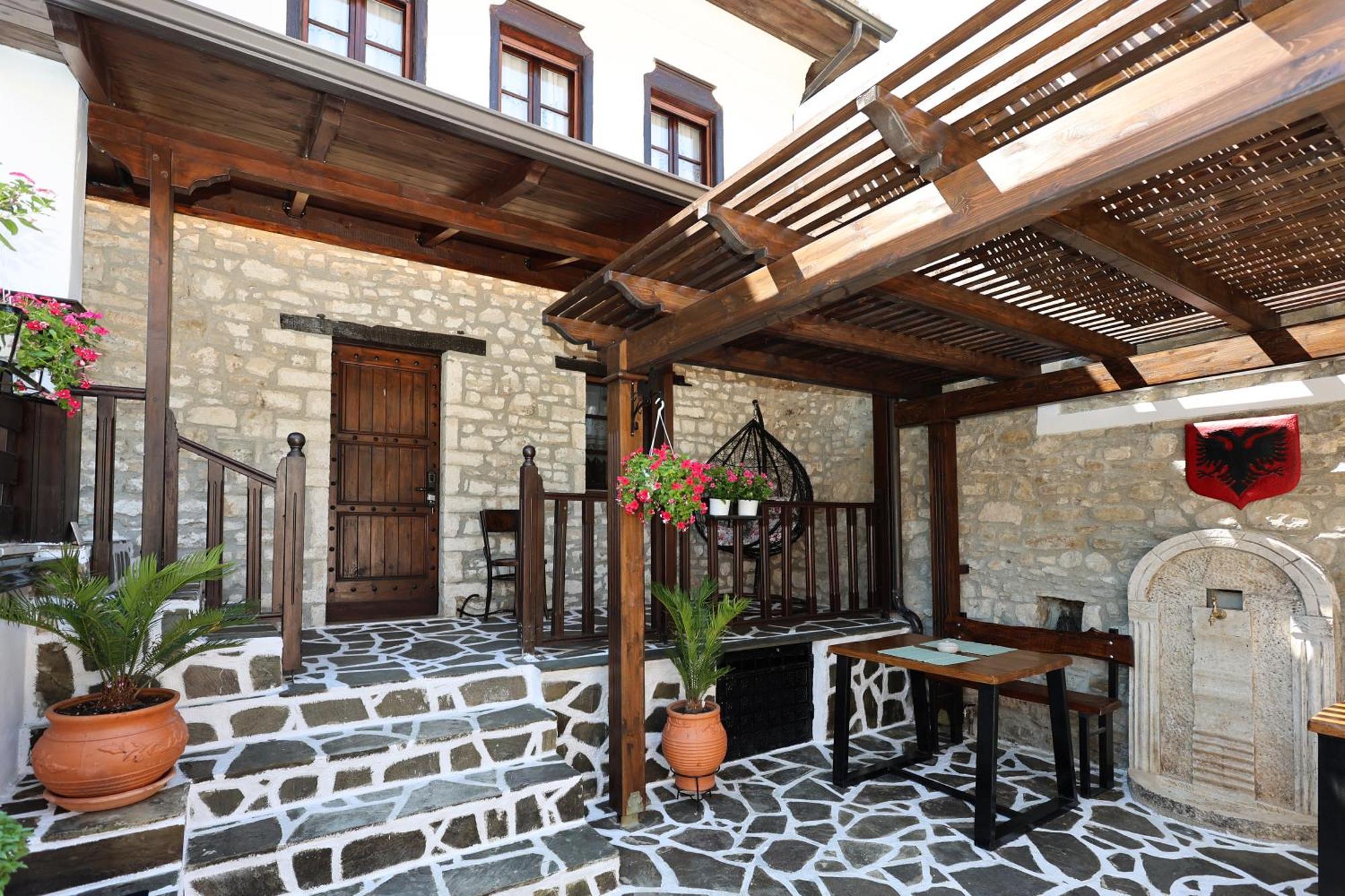 Ador Boutique Hotel Berat Zewnętrze zdjęcie