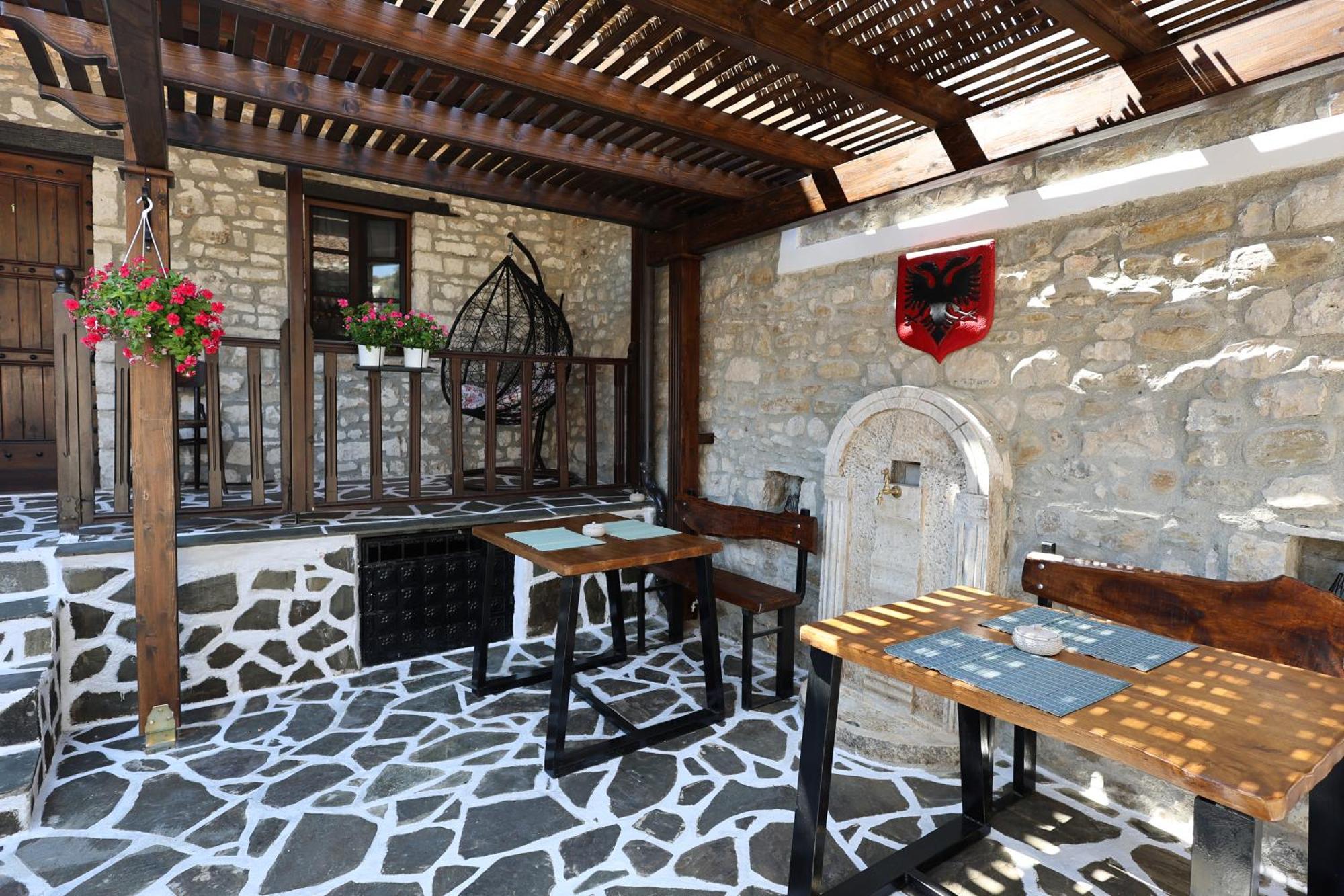 Ador Boutique Hotel Berat Zewnętrze zdjęcie