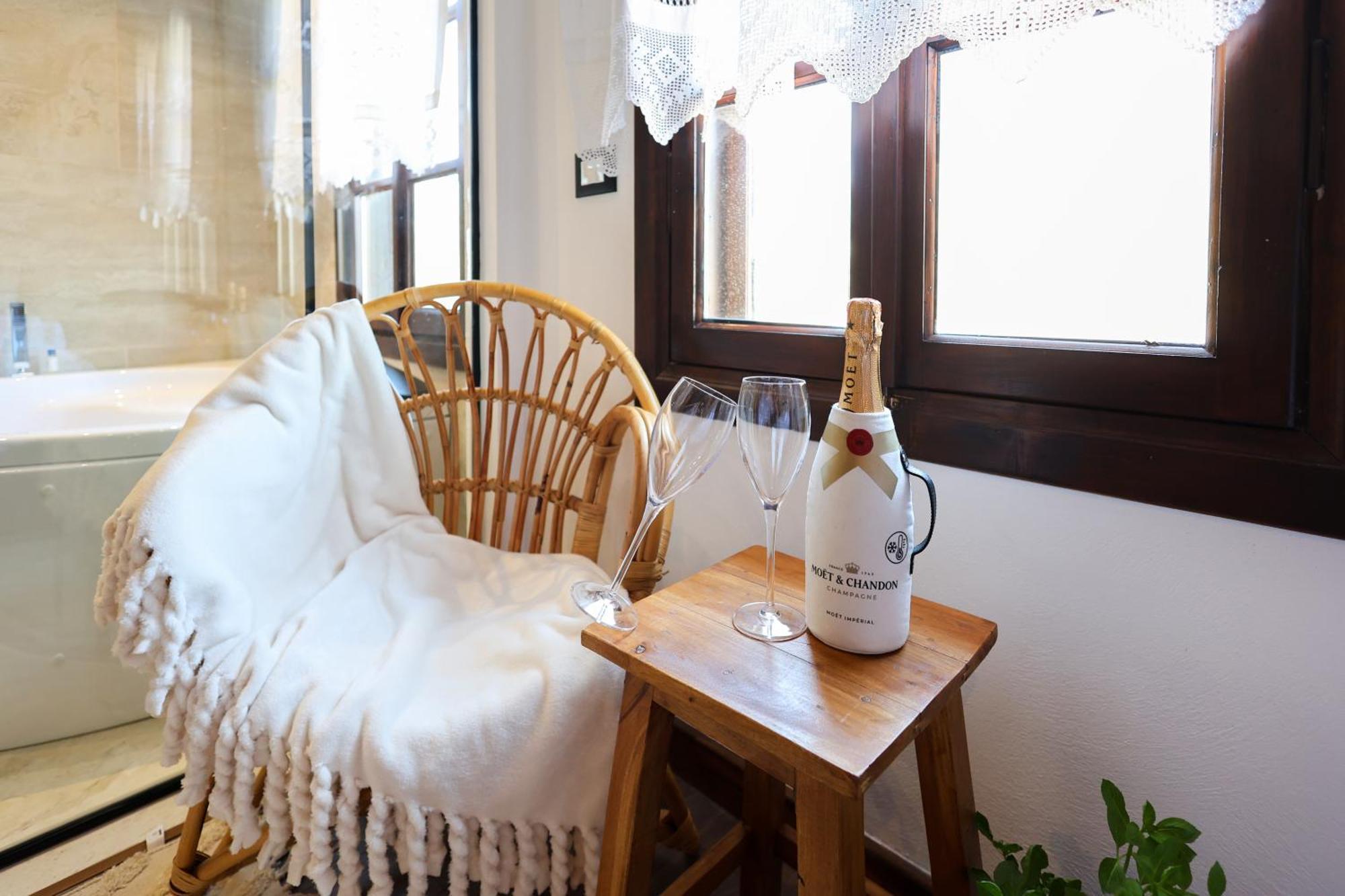 Ador Boutique Hotel Berat Zewnętrze zdjęcie
