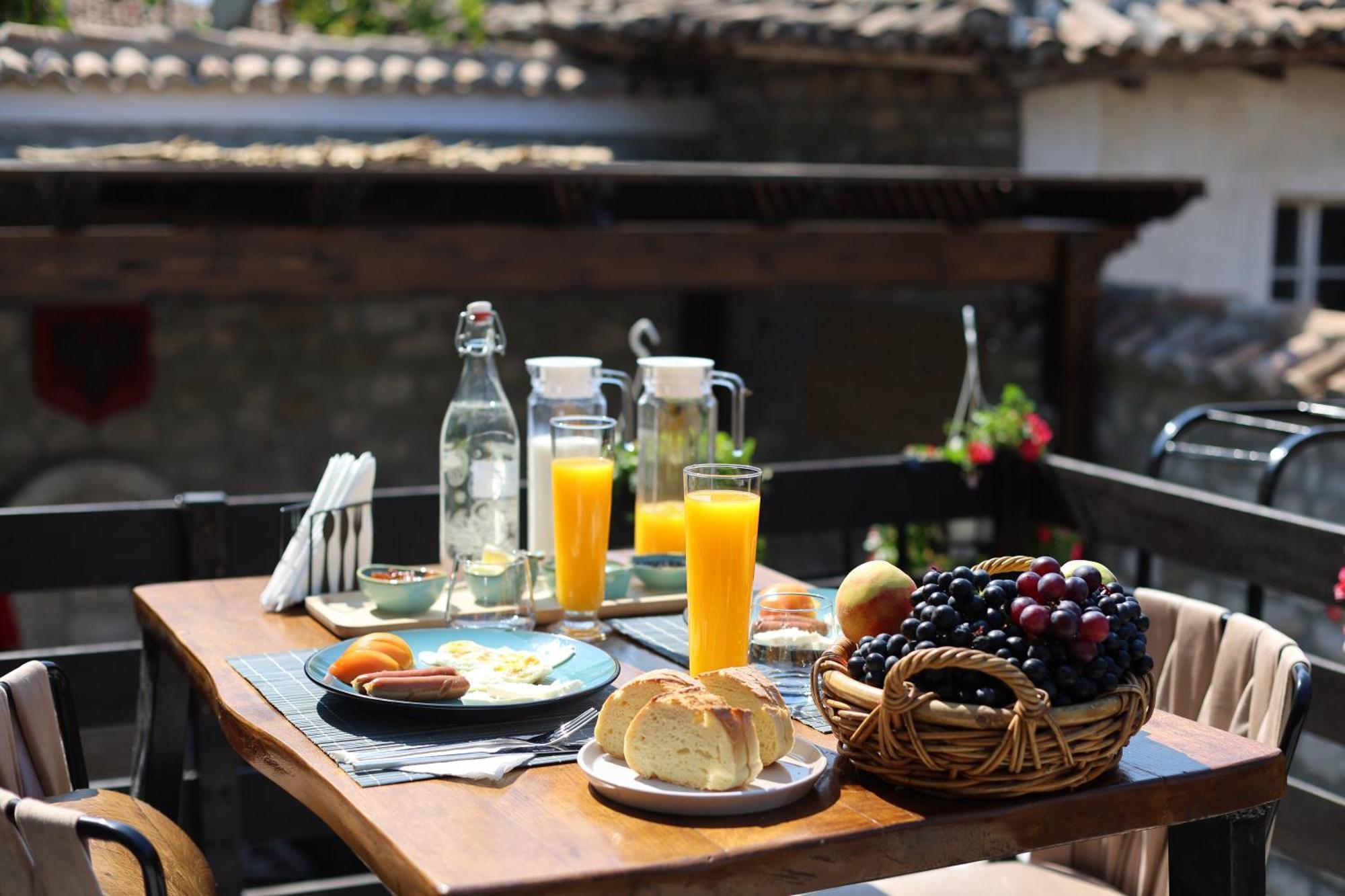 Ador Boutique Hotel Berat Zewnętrze zdjęcie