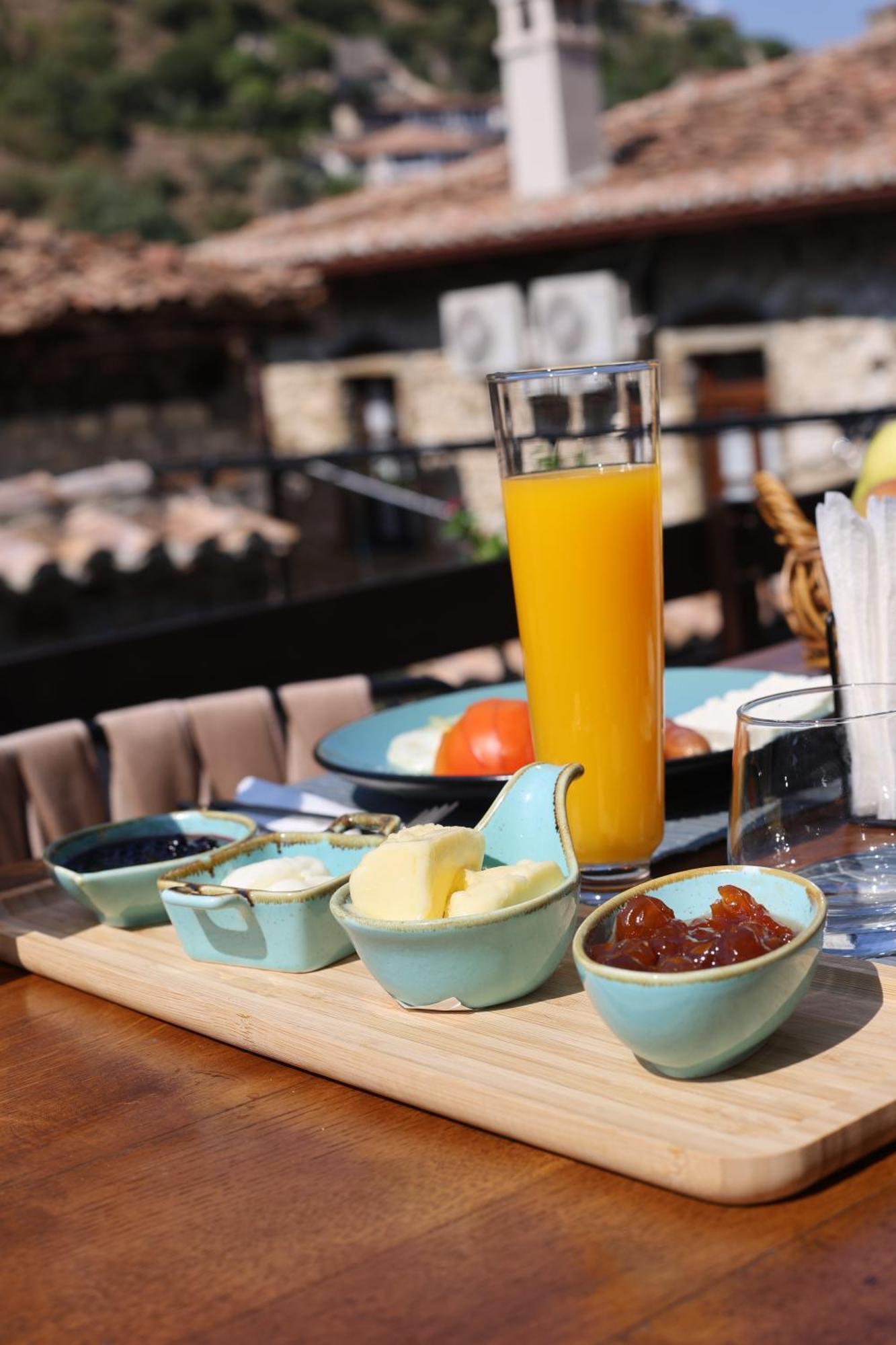 Ador Boutique Hotel Berat Zewnętrze zdjęcie