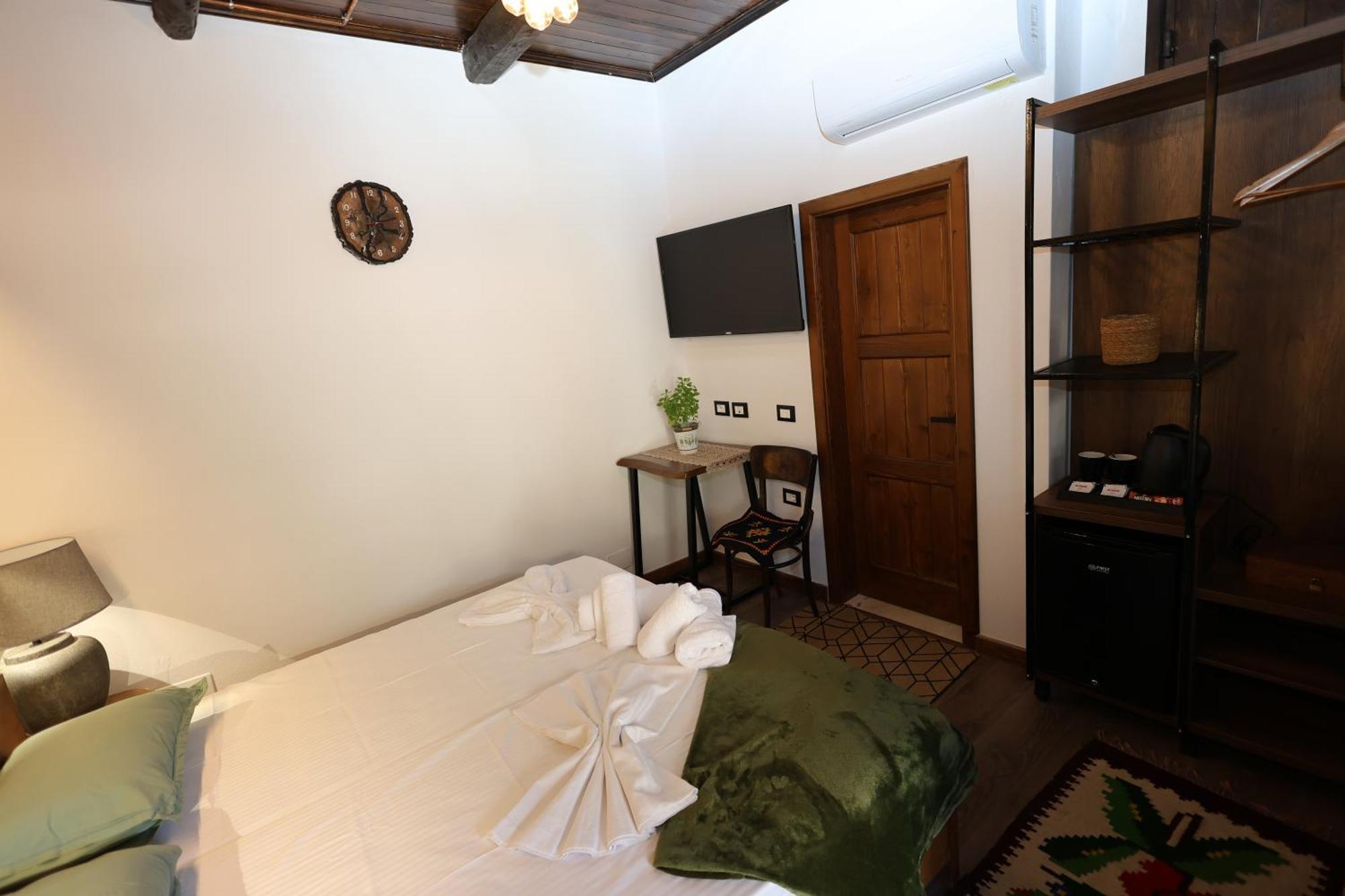 Ador Boutique Hotel Berat Zewnętrze zdjęcie
