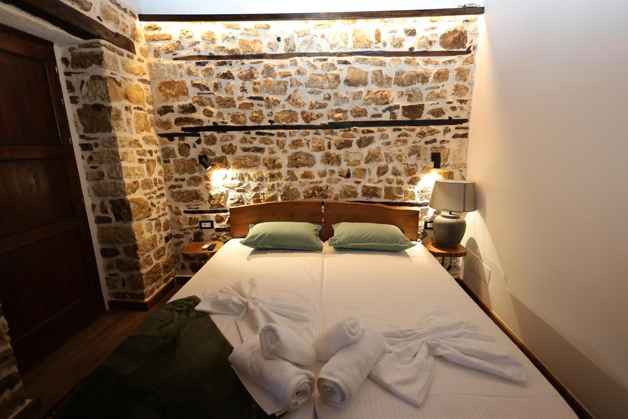 Ador Boutique Hotel Berat Zewnętrze zdjęcie