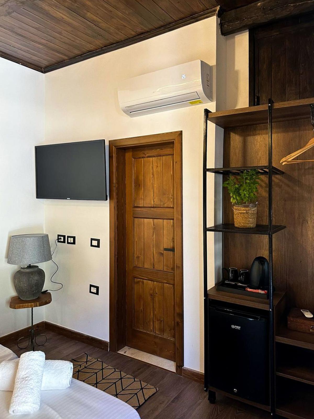 Ador Boutique Hotel Berat Zewnętrze zdjęcie