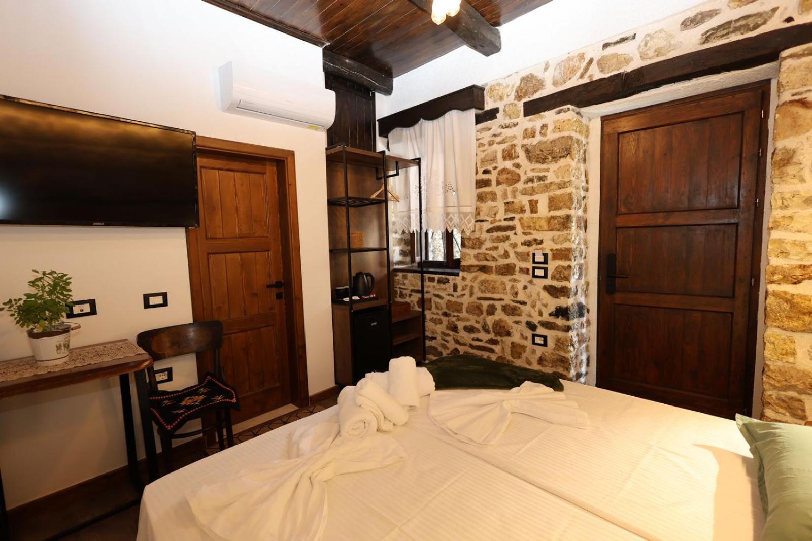 Ador Boutique Hotel Berat Zewnętrze zdjęcie