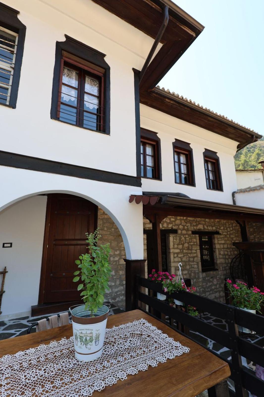 Ador Boutique Hotel Berat Zewnętrze zdjęcie