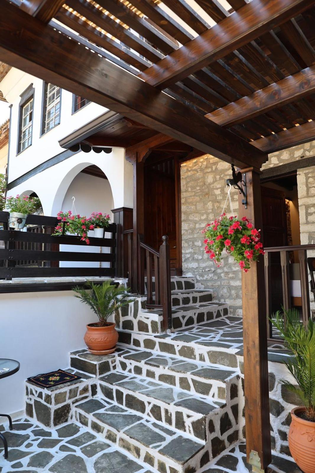 Ador Boutique Hotel Berat Zewnętrze zdjęcie