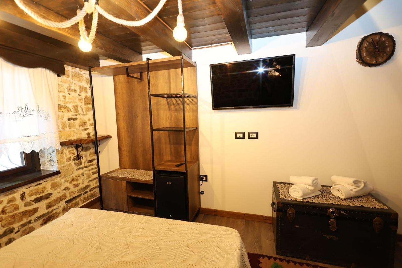 Ador Boutique Hotel Berat Zewnętrze zdjęcie