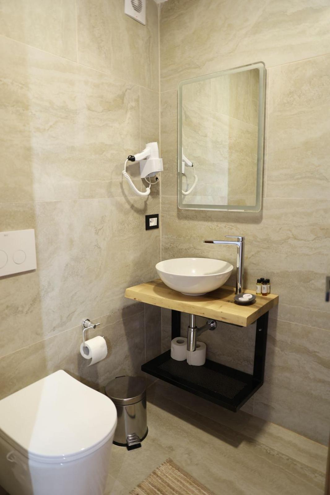 Ador Boutique Hotel Berat Zewnętrze zdjęcie