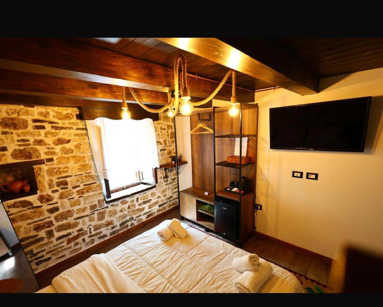 Ador Boutique Hotel Berat Zewnętrze zdjęcie