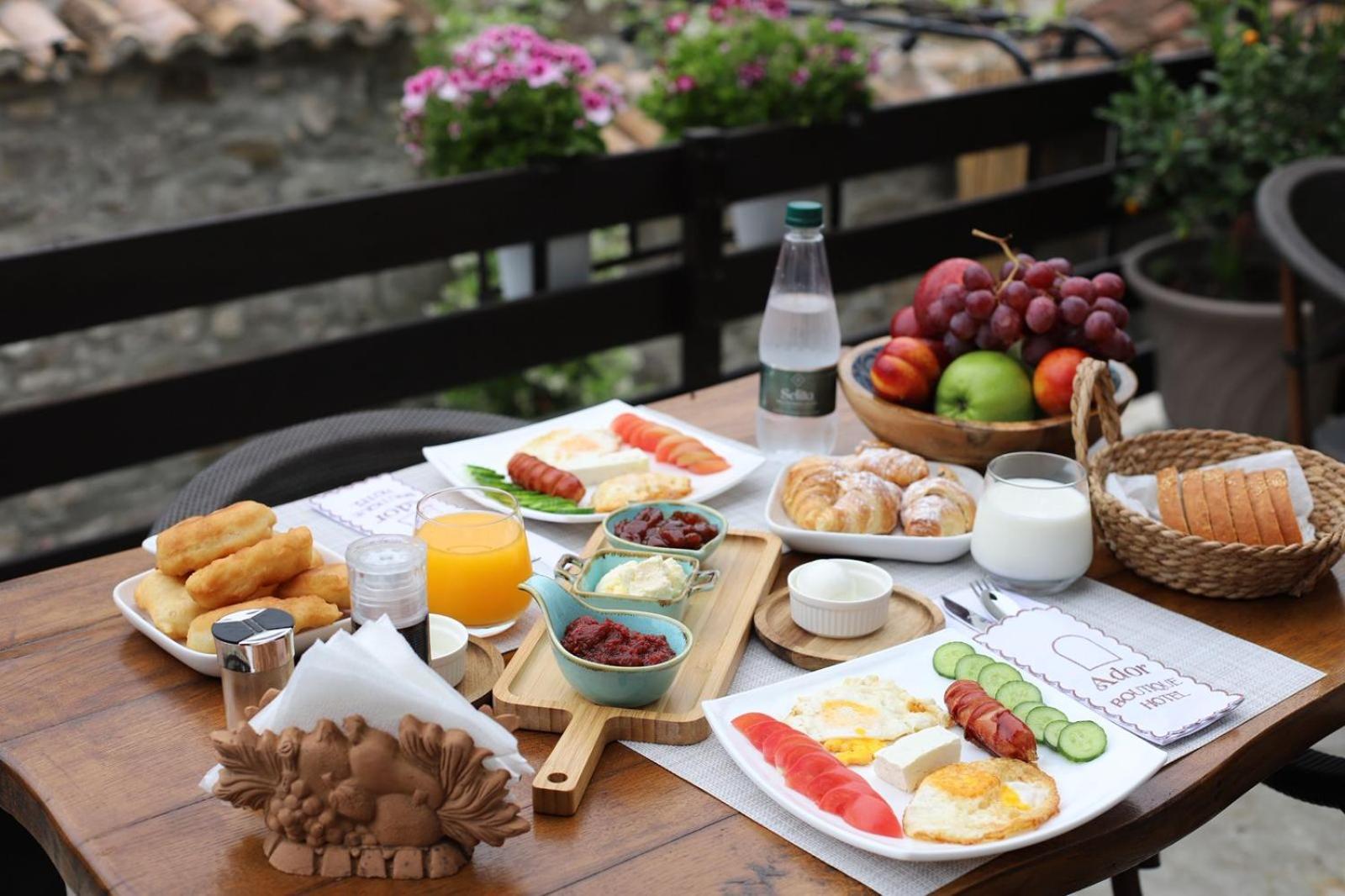 Ador Boutique Hotel Berat Zewnętrze zdjęcie