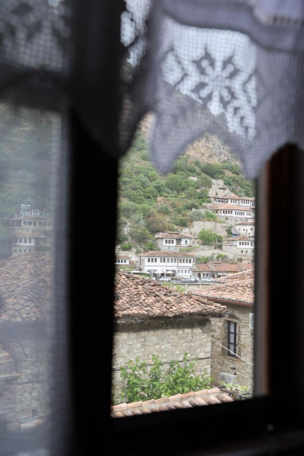 Ador Boutique Hotel Berat Zewnętrze zdjęcie