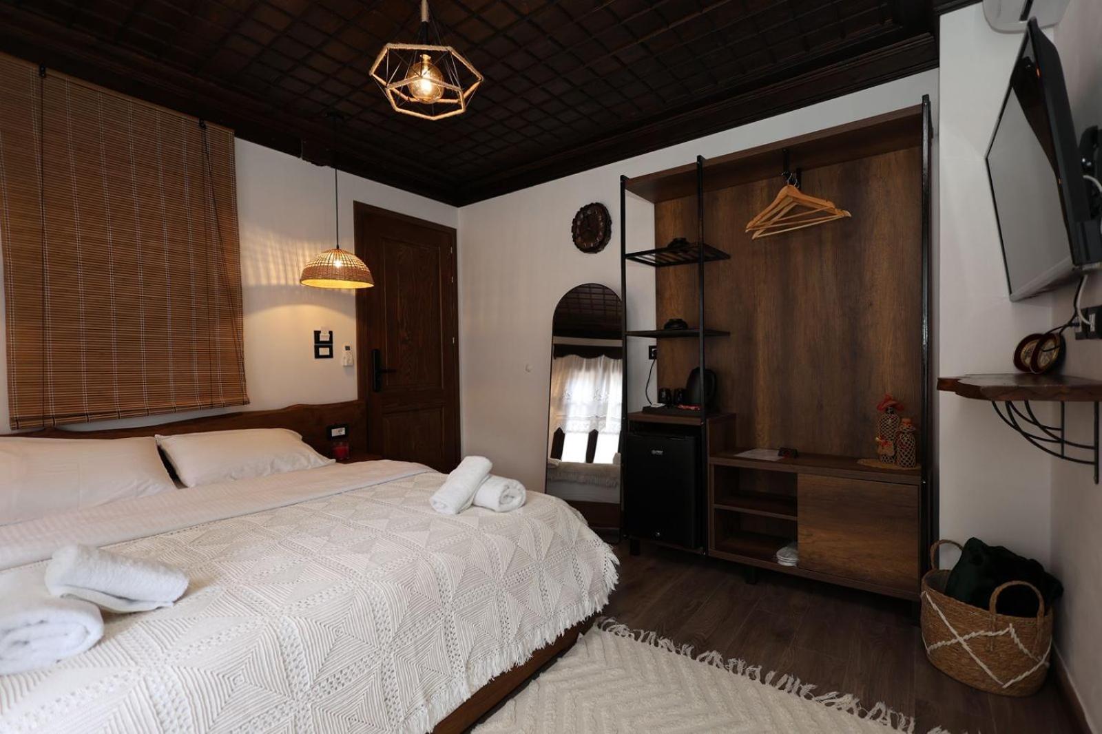 Ador Boutique Hotel Berat Zewnętrze zdjęcie