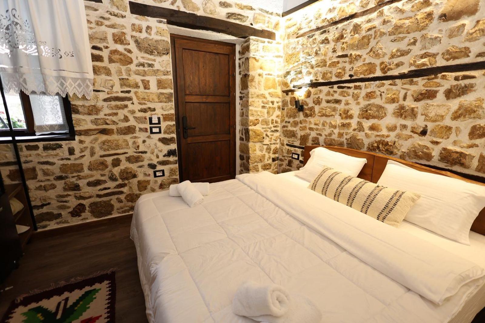Ador Boutique Hotel Berat Zewnętrze zdjęcie