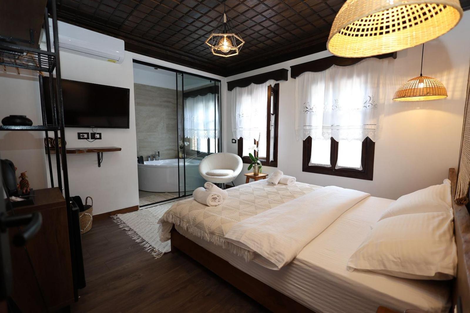 Ador Boutique Hotel Berat Zewnętrze zdjęcie
