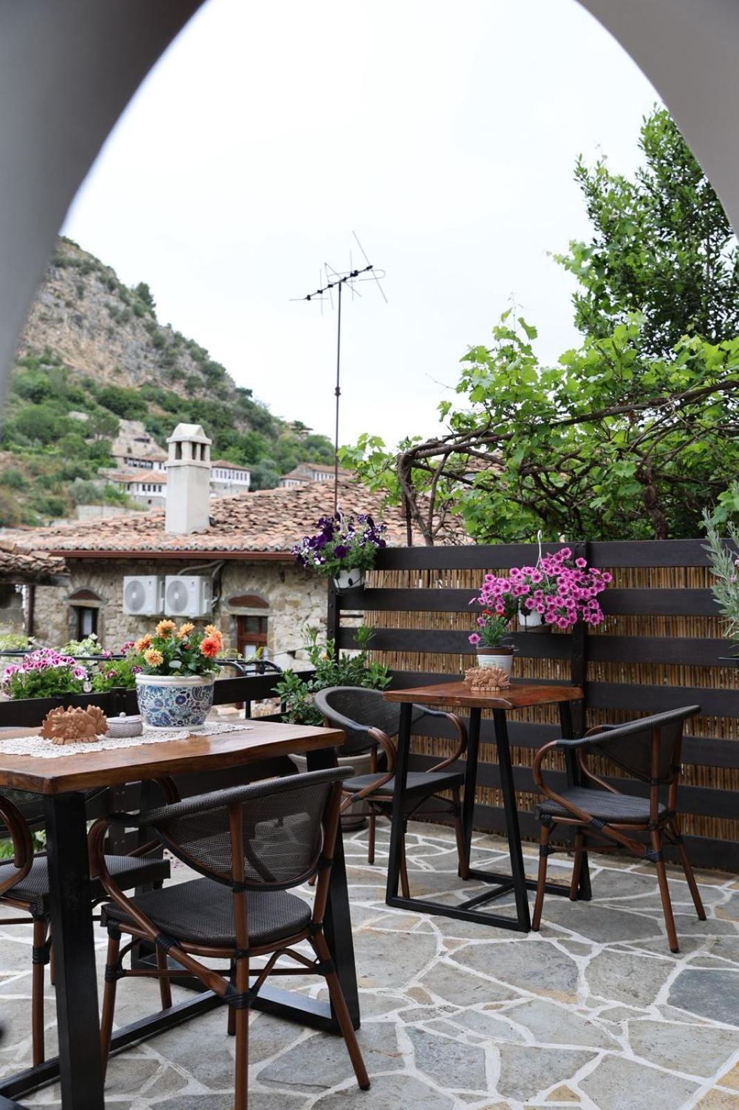 Ador Boutique Hotel Berat Zewnętrze zdjęcie
